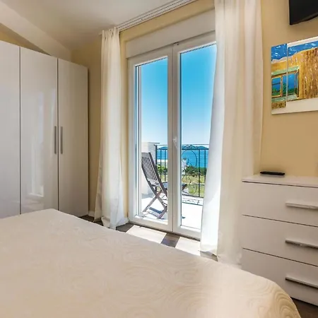 Holiday home Stunning In With House Sea View *