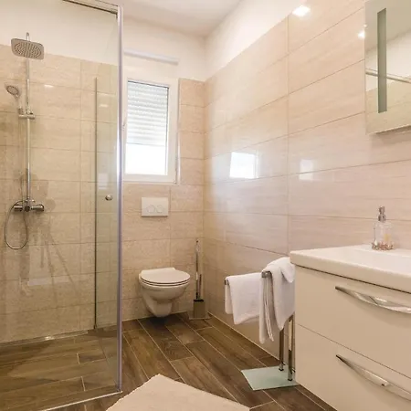 Holiday home Stunning In With House Sea View Pakostane