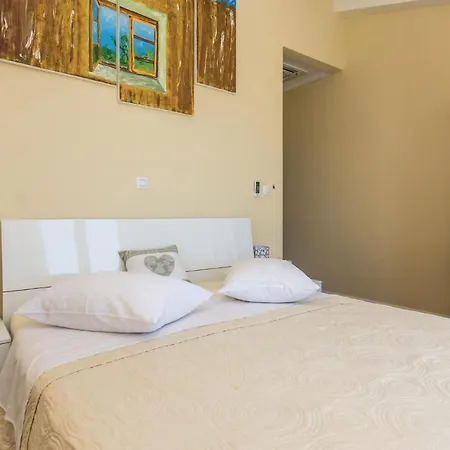 Stunning In With House Sea View *
