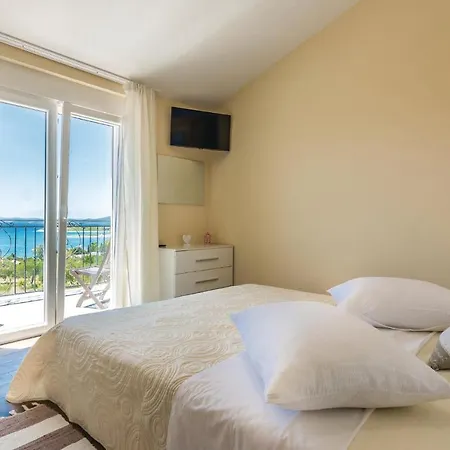 Holiday home Stunning In With House Sea View