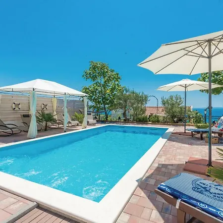 Holiday home Stunning In With House Sea View Pakostane