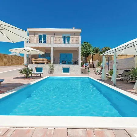 Holiday home Stunning In With House Sea View *